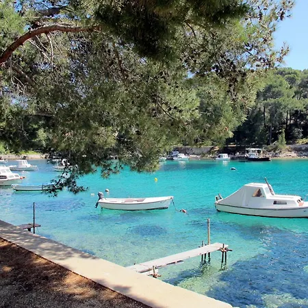 In Mit Schoenem Garten By Interhome Veli Lošinj
