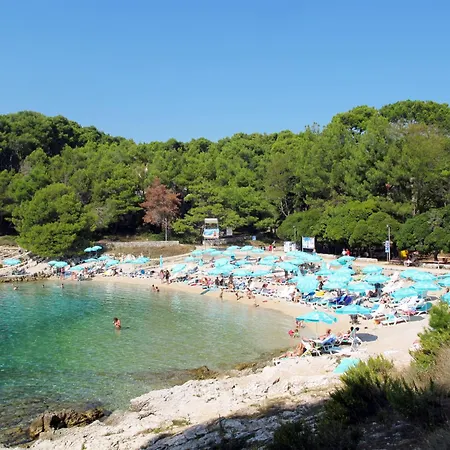 In Mit Schoenem Garten By Interhome Veli Lošinj