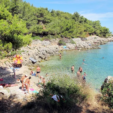 In Mit Schoenem Garten By Interhome Veli Lošinj