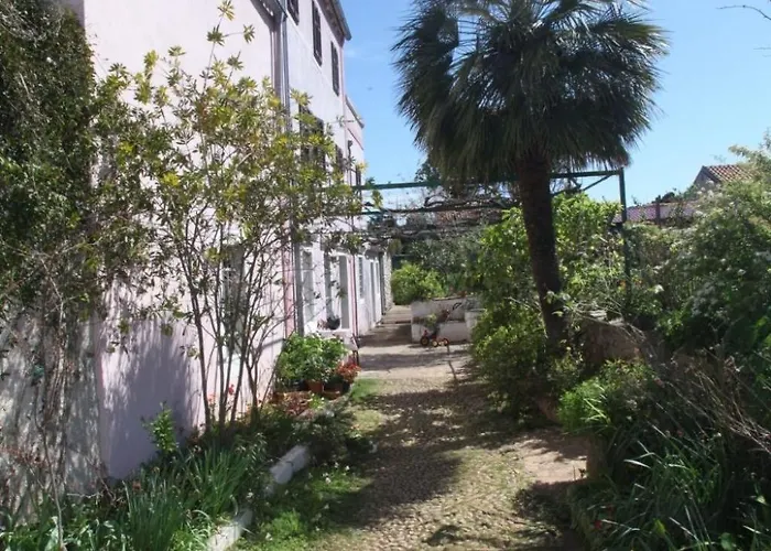 Apartment In Mit Schoenem Garten By Interhome Veli Lošinj