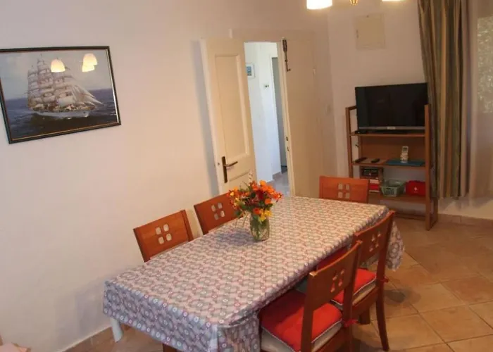 In Mit Schoenem Garten By Interhome Apartment Veli Lošinj