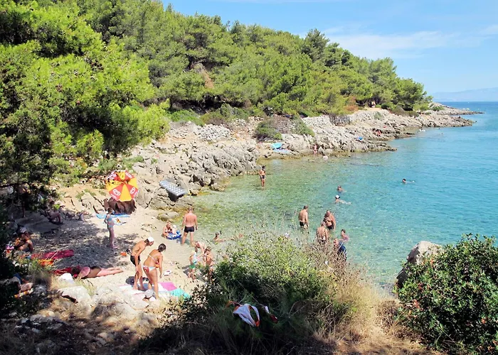In Mit Schoenem Garten By Interhome Veli Lošinj